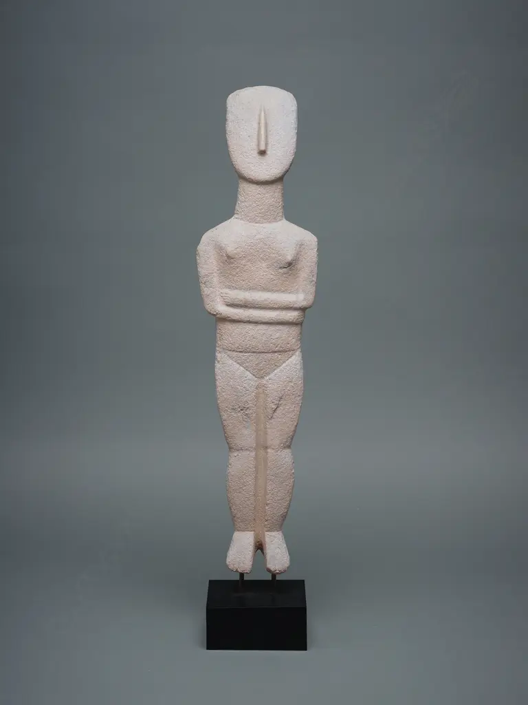 A reproduction late 20thC resin Cycladic female figure, Image 1++